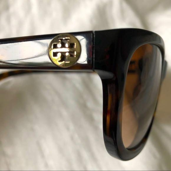 Tory Burch Sunglasses with original case - Picture 2 of 7